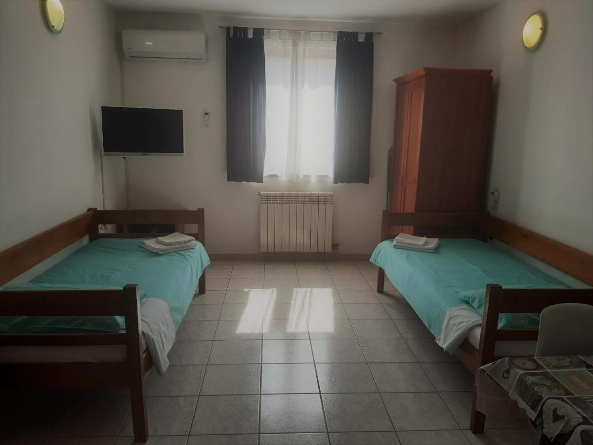 Apartments Barbara Gregovica プーラ エクステリア 写真