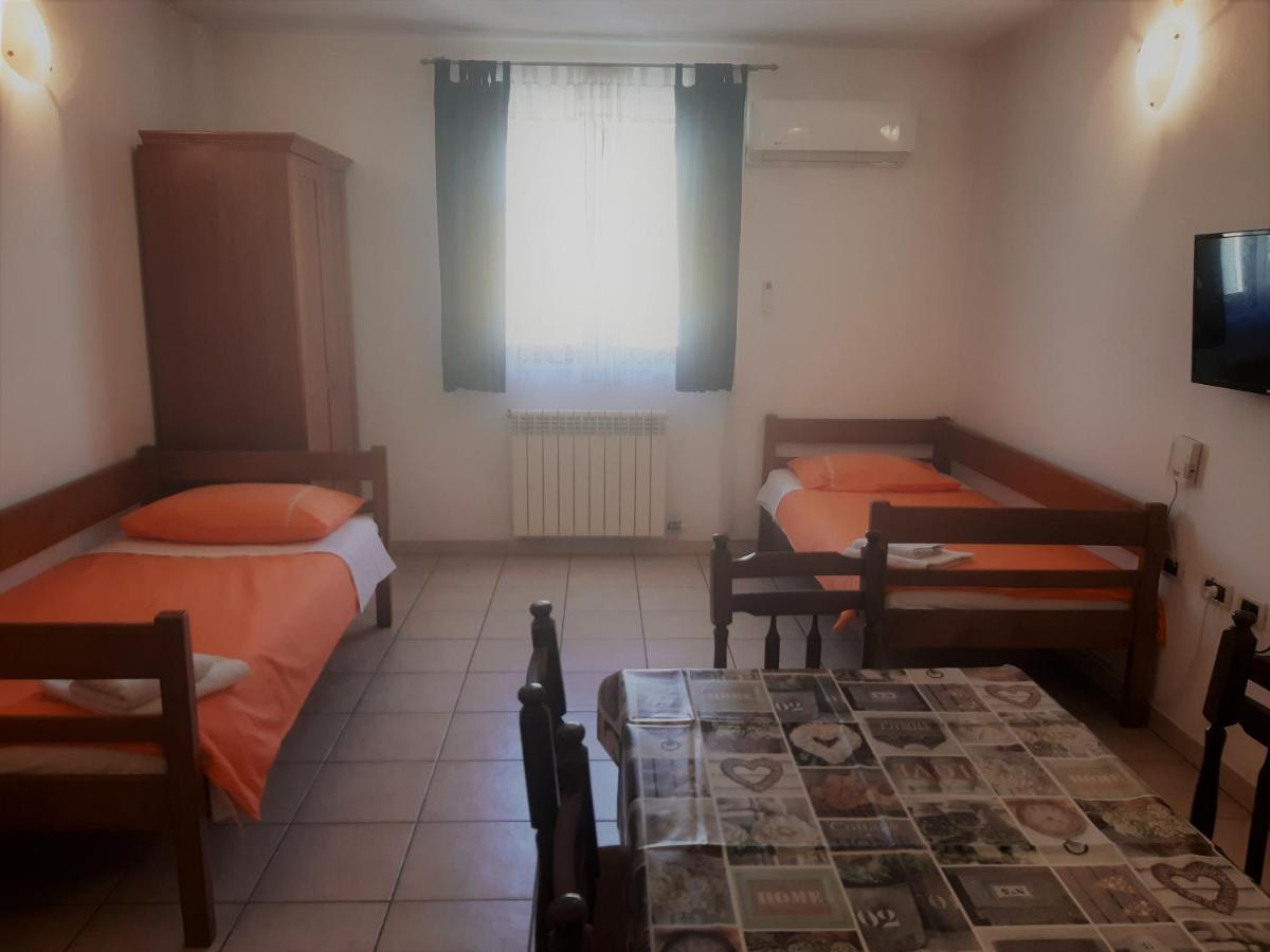 Apartments Barbara Gregovica プーラ エクステリア 写真