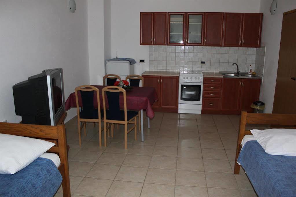 Apartments Barbara Gregovica プーラ エクステリア 写真